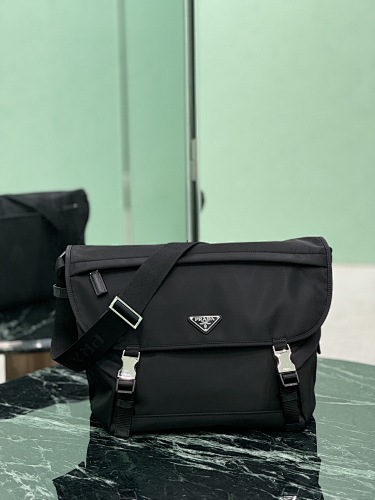 1:1PRADA郵差包 普拉達男包 普拉達斜挎包 采用進口頂級原版皮 高端複刻版本 配送禮品袋發票 尺寸30x27.5x14.5 KK04250