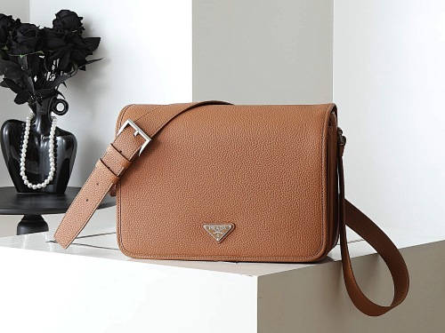 1:1PRADA郵差包 普拉達男包 普拉達斜挎包 采用進口頂級原版皮 高端複刻版本 配送禮品袋發票 尺寸32x23x11 KK05250_CM_1